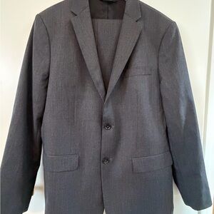 Banana Republic Classic Gray Men's Suit (Jacket and Pants)